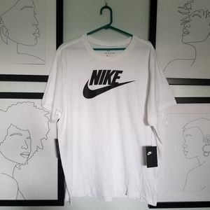 🏁 NIKE Tee